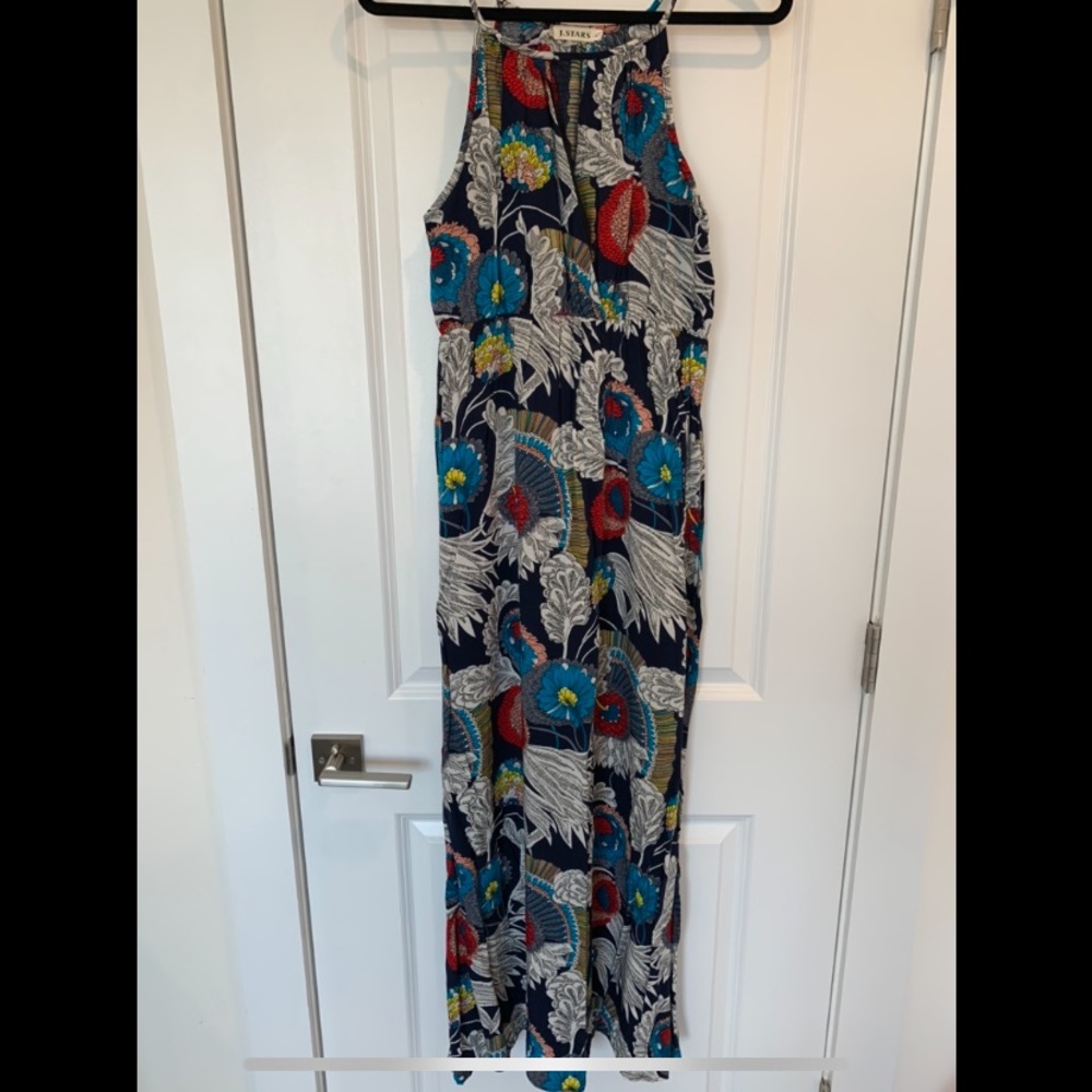 Floral maxi dress with chest teardrop cutout and cinched waist!